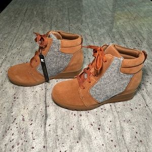 Sorel boots, tan, size 7, New with Tags